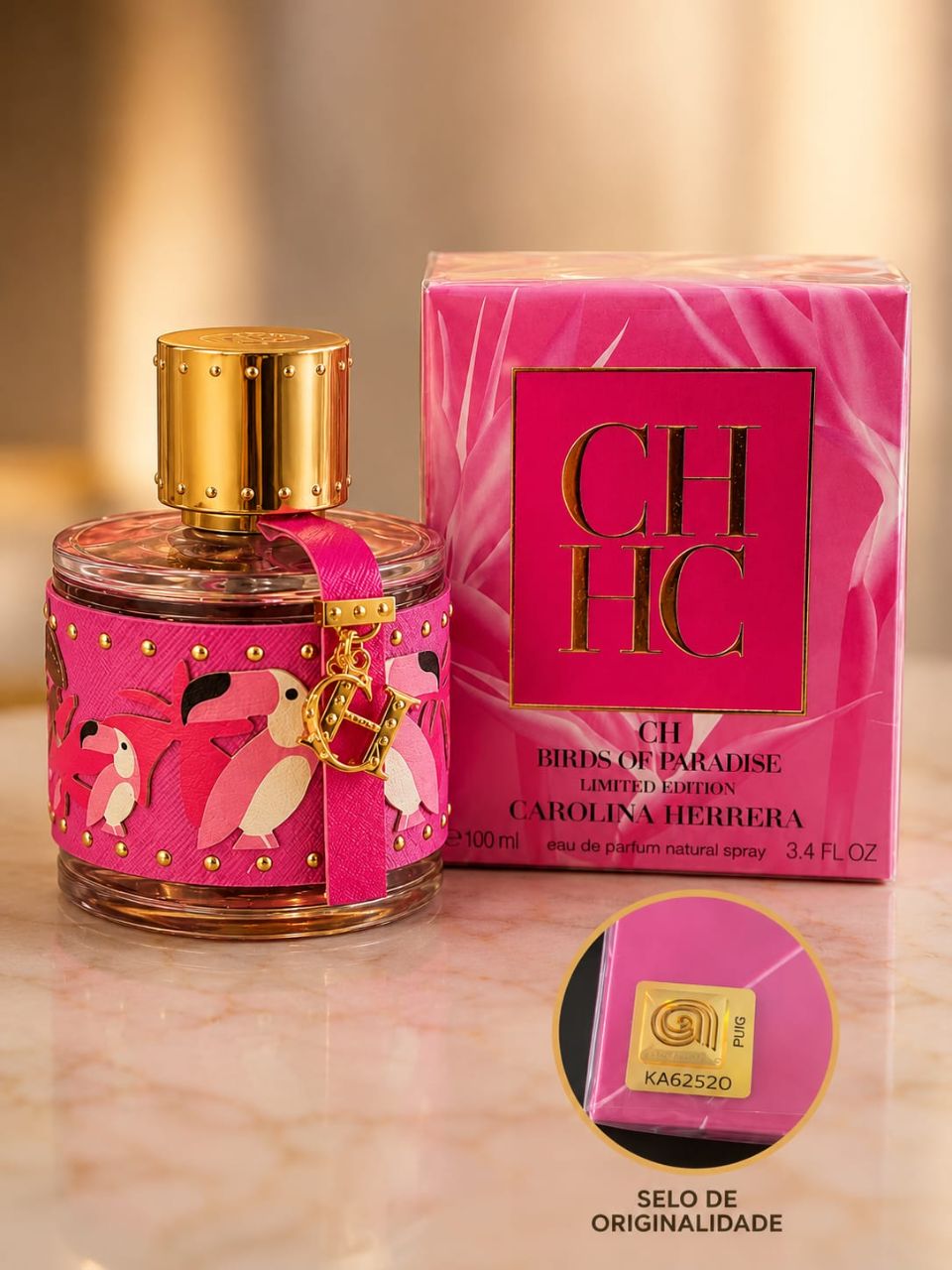 Frasco de perfume premium em ambiente sofisticado com detalhes dourados